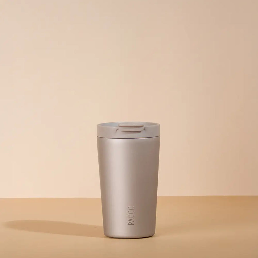 Copo Térmico Nomad 410ml PACCO na cor Fendi com acabamento em aço inox escovado e tampa hermética.