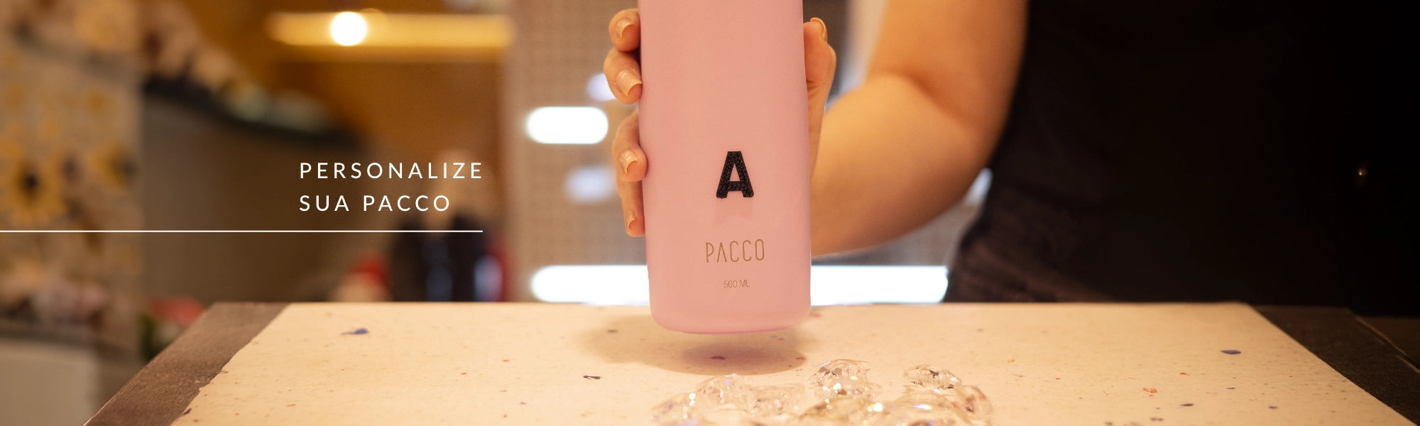 Personalização exclusiva com letras em cristais Swarovski na garrafa térmica VYTA PACCO.