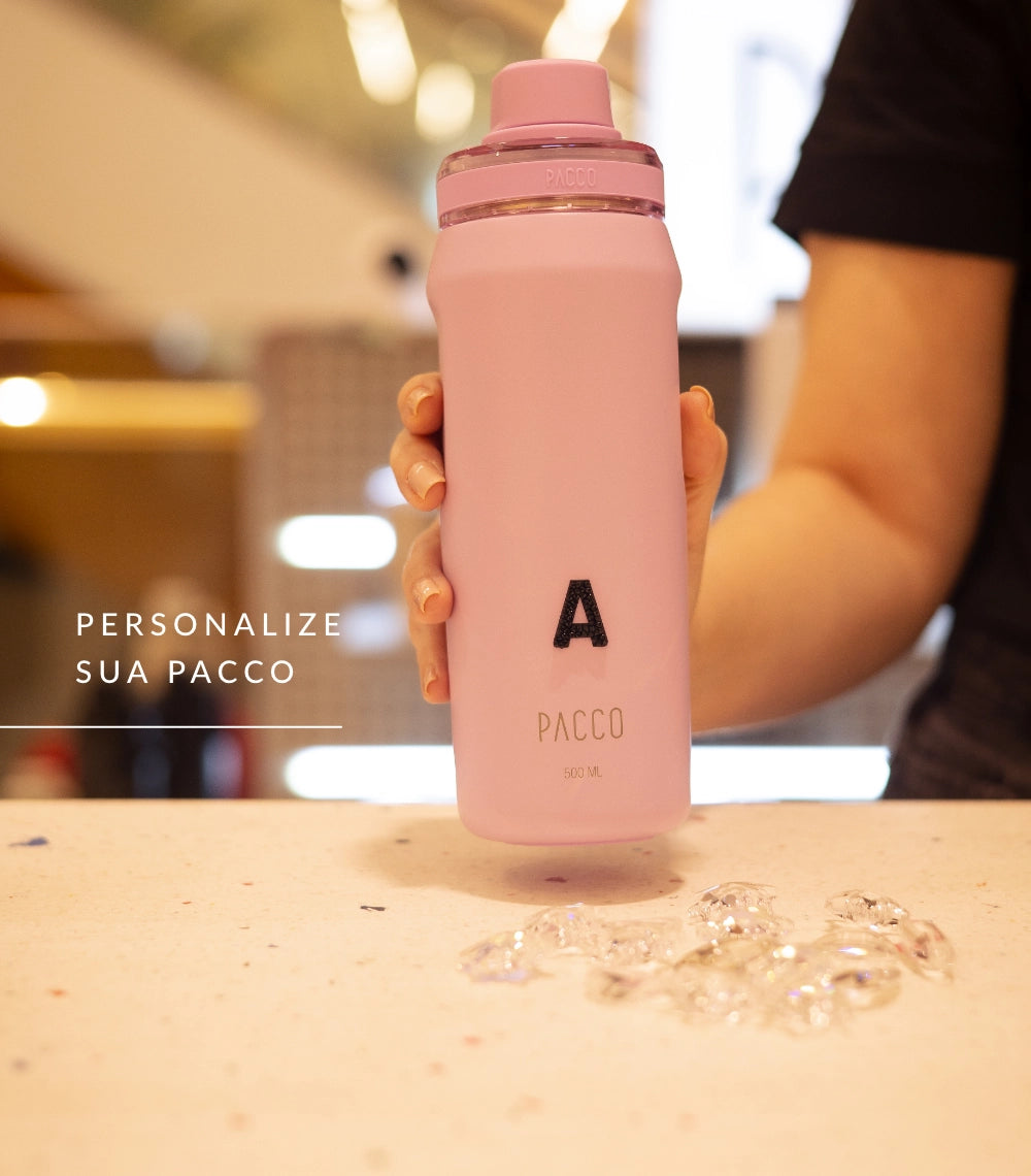 Personalização exclusiva com letras em cristais Swarovski na garrafa térmica VYTA PACCO.